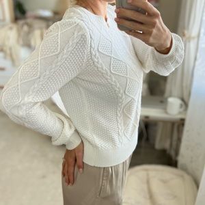 Abercrombie & Fitch White Cable Knit Sweater size small